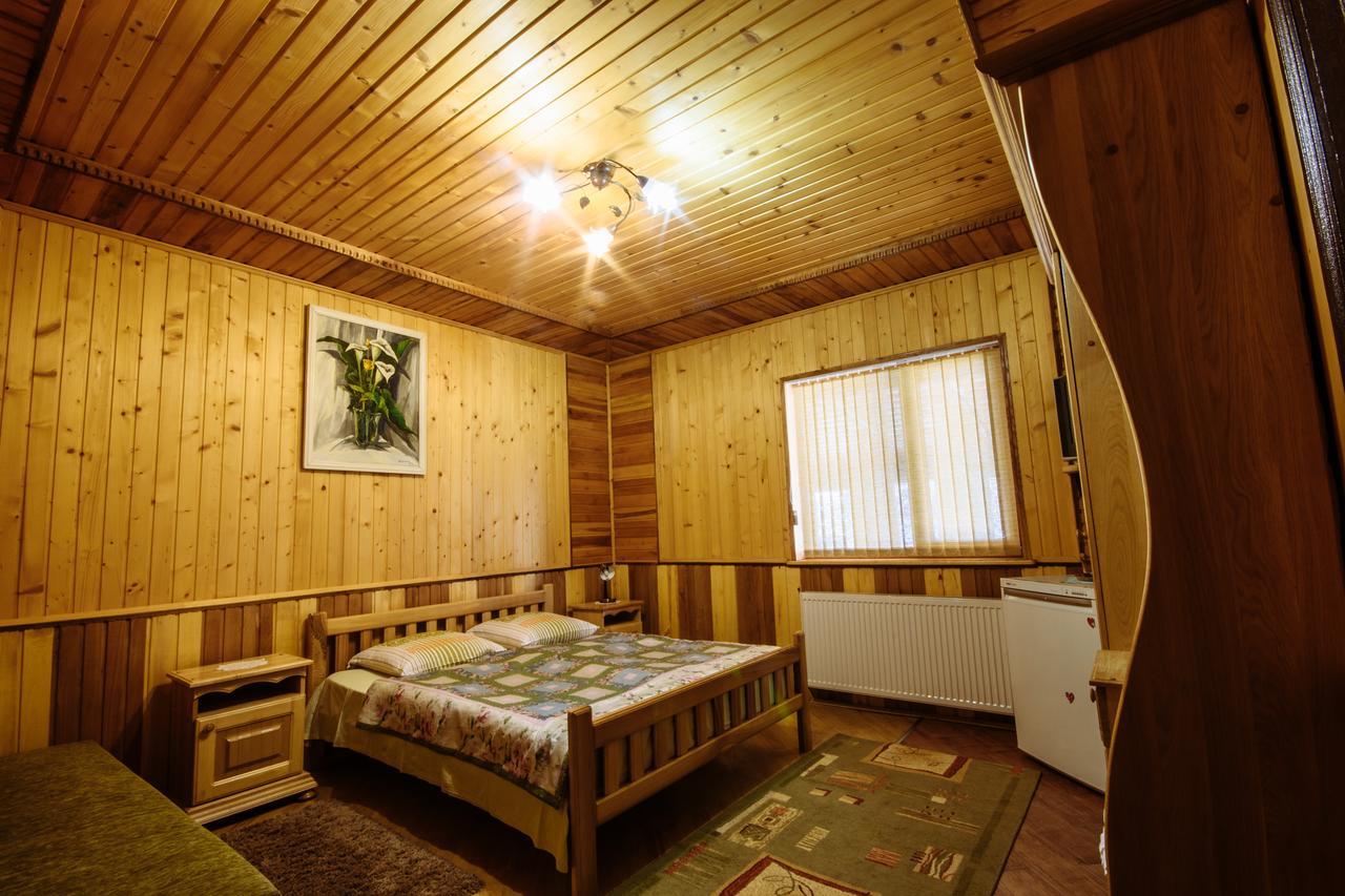 Korona Karpat Hotel Mezőhát Kültér fotó